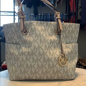 Michael Kors White Tote bag